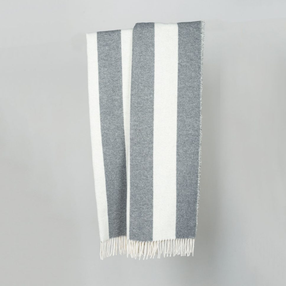 1001193 - Woll-Mix Decke-Stripe aus recycelten Rohstoffen anthrazite-offwhite